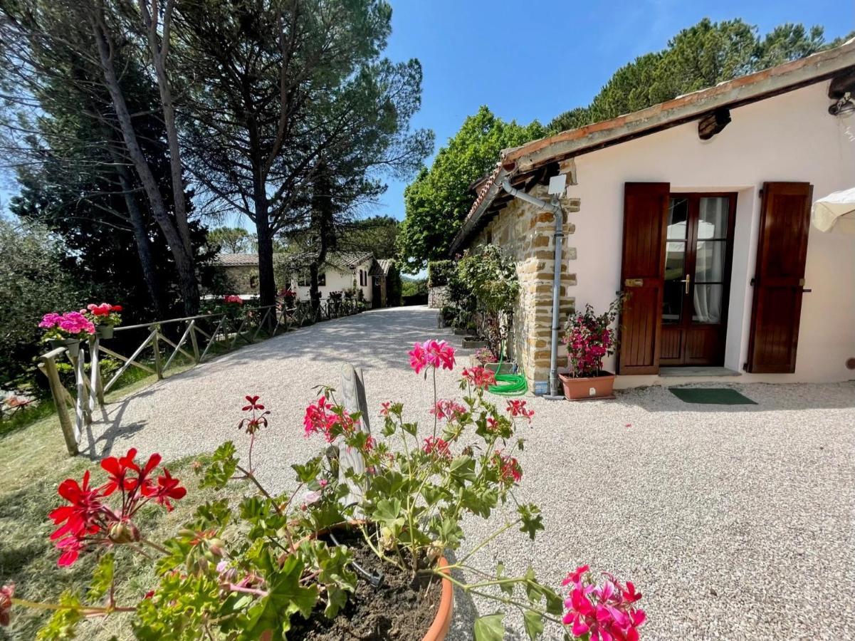 La Panoramica Gubbio - Maison De Charme - Casette E Appartamenti Self Catering Per Vacanze Meravigliose! 外观 照片