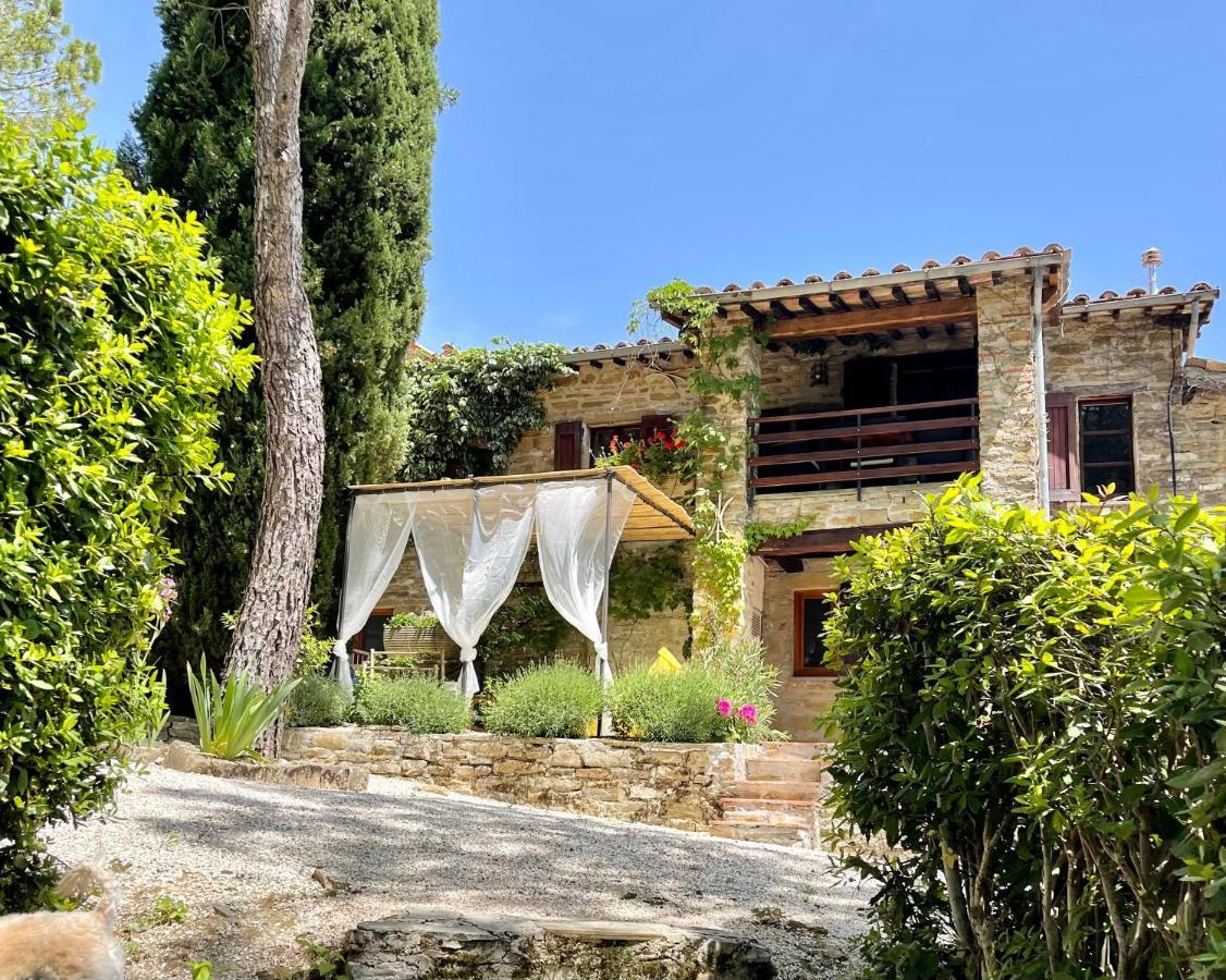 La Panoramica Gubbio - Maison De Charme - Casette E Appartamenti Self Catering Per Vacanze Meravigliose! 外观 照片