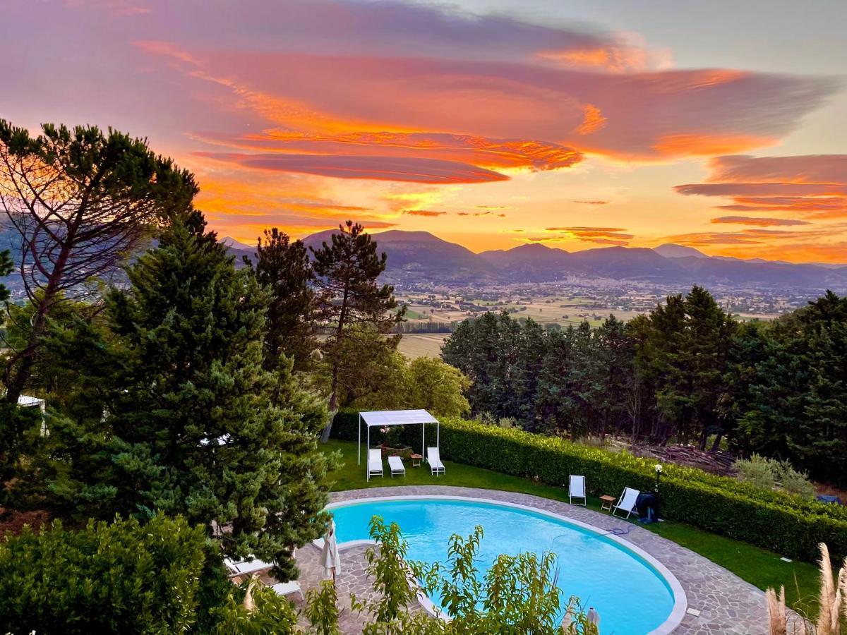 La Panoramica Gubbio - Maison De Charme - Casette E Appartamenti Self Catering Per Vacanze Meravigliose! 外观 照片